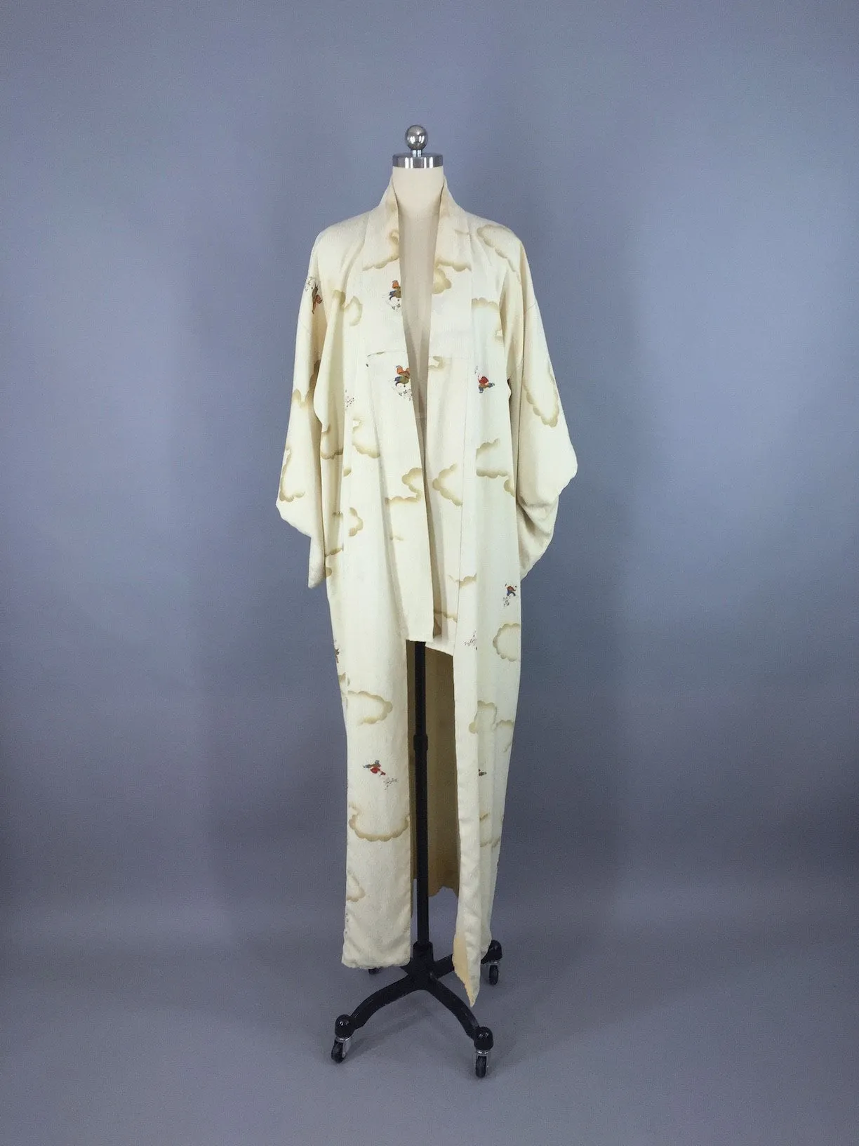 1950s Vintage Silk Kimono Robe / Ivory & Gold Clouds Novelty Print