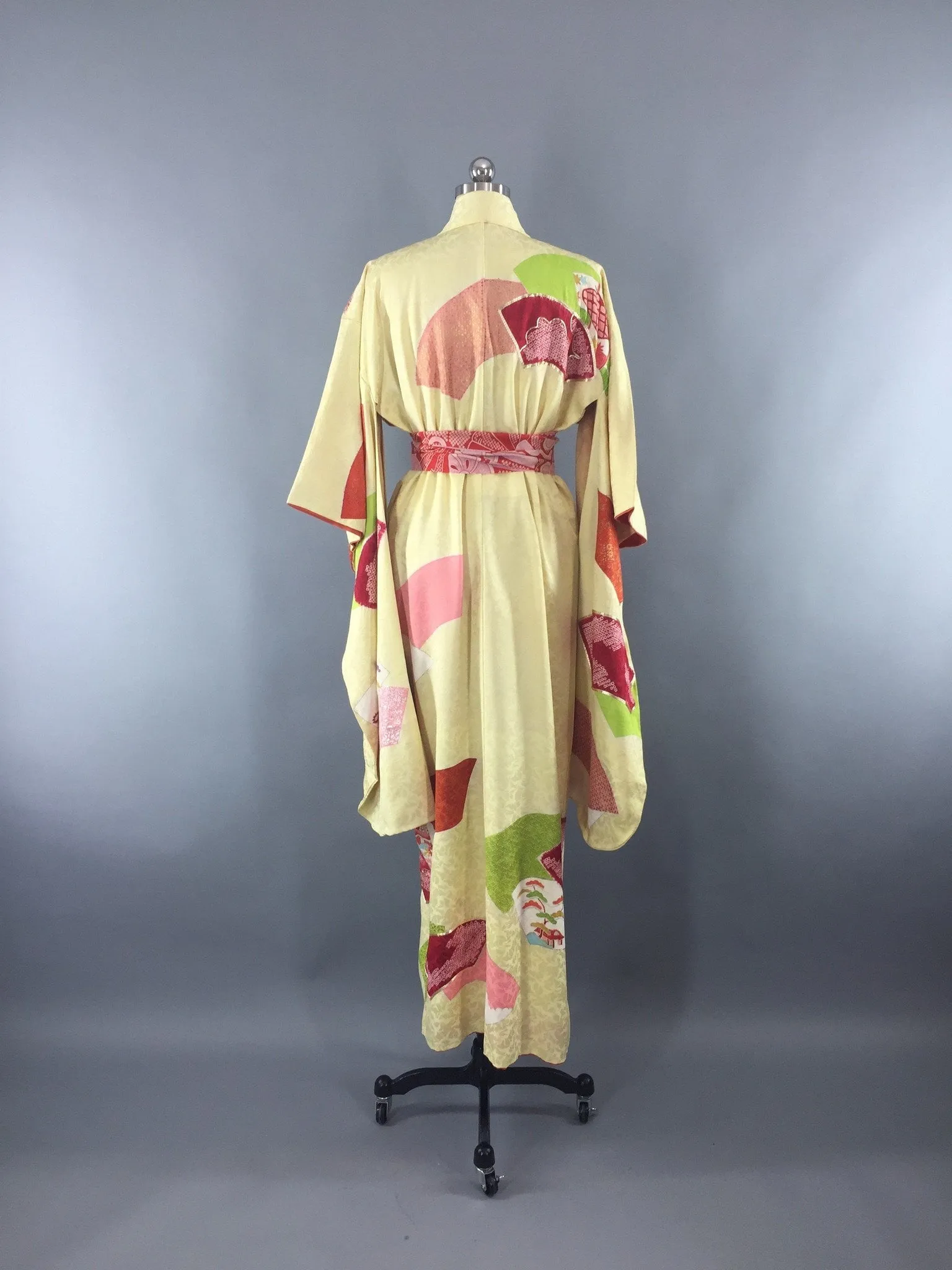 Vintage 1950s Silk Kimono Robe Furisode / Pale Yellow Fans