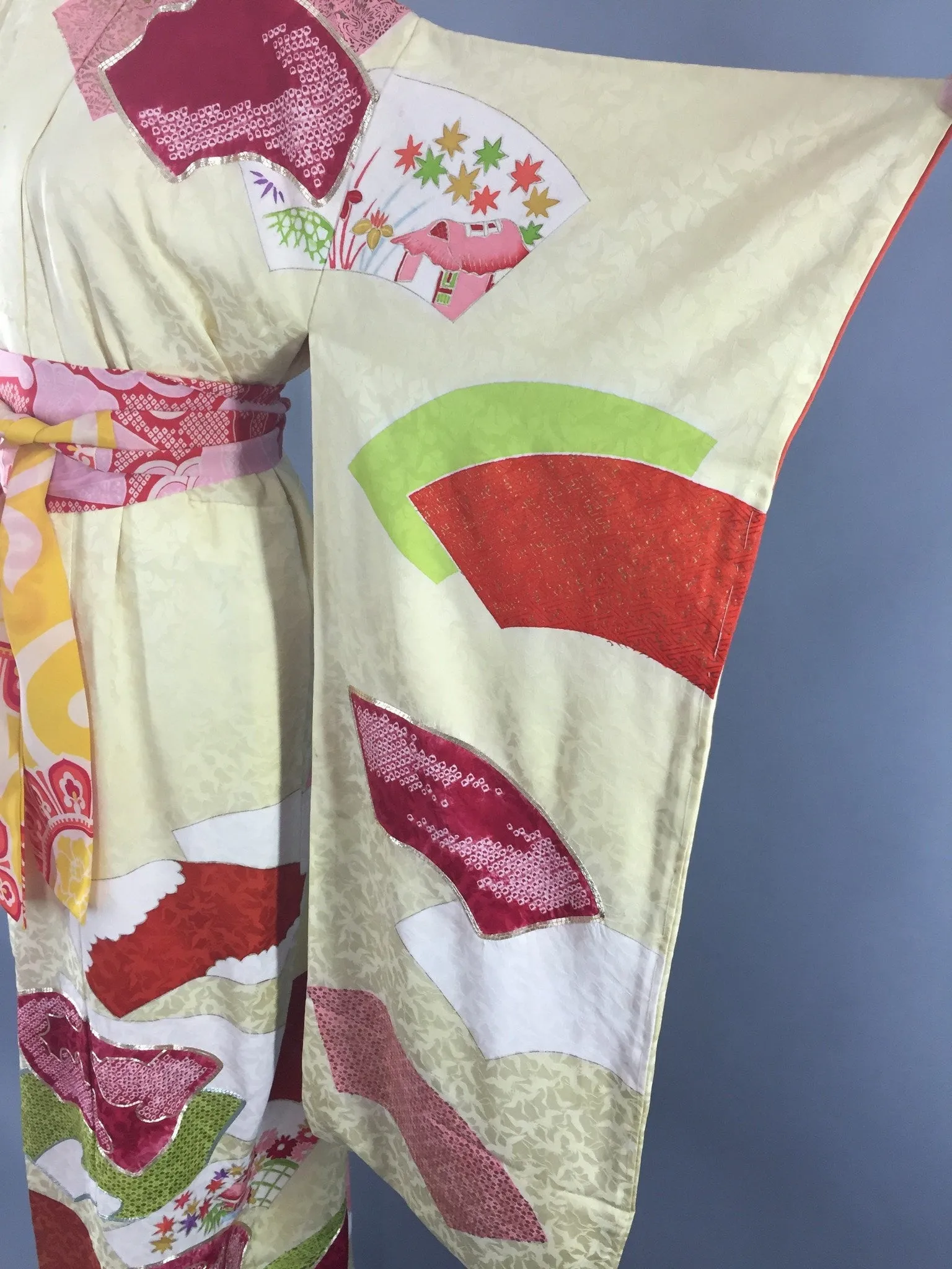 Vintage 1950s Silk Kimono Robe Furisode / Pale Yellow Fans
