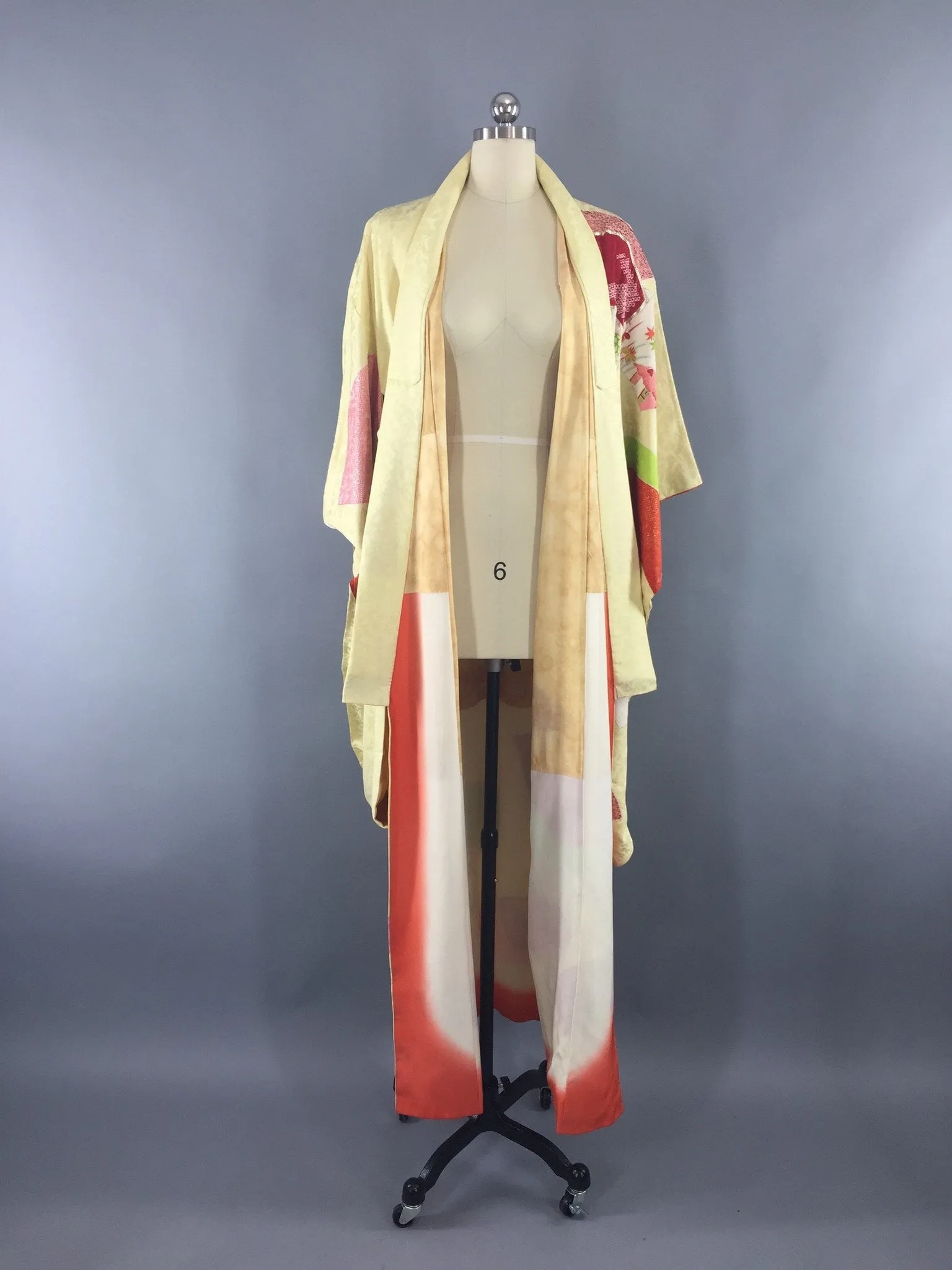 Vintage 1950s Silk Kimono Robe Furisode / Pale Yellow Fans