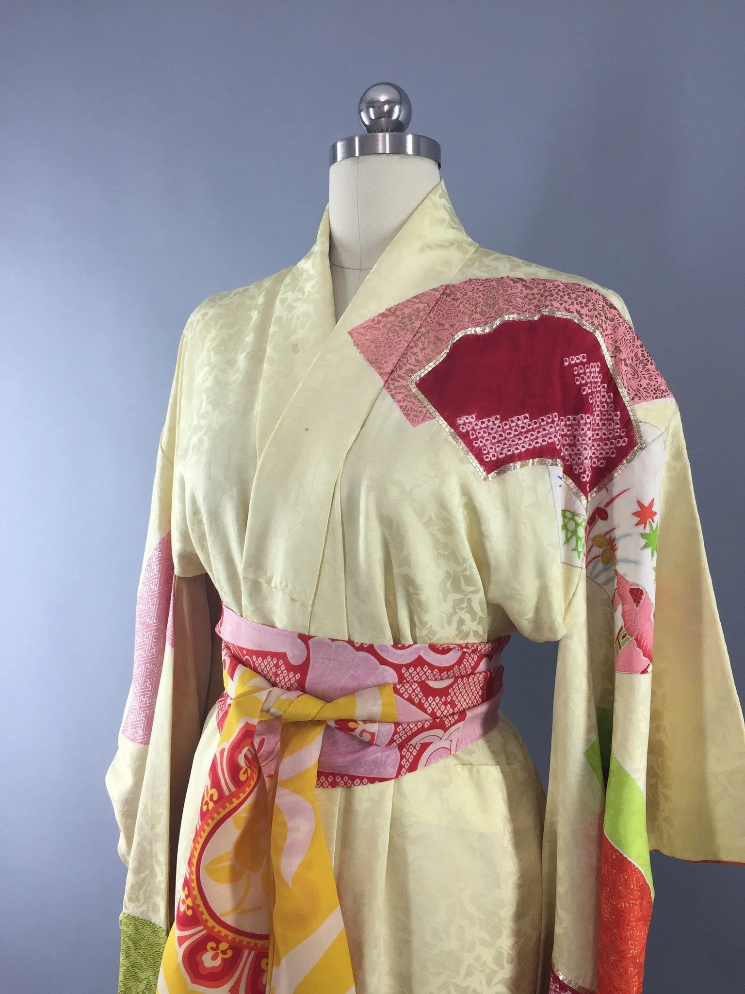 Vintage 1950s Silk Kimono Robe Furisode / Pale Yellow Fans